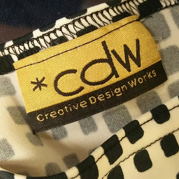 Crystal sparkle geo print sleeveless top - Picture 4 of 6